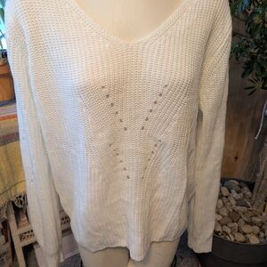 Elegant White Unbranded V-Neck Sweater